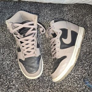 WMNS Nike Dunk High size US 6 'Moon Fossil' Perfect for casual street wear